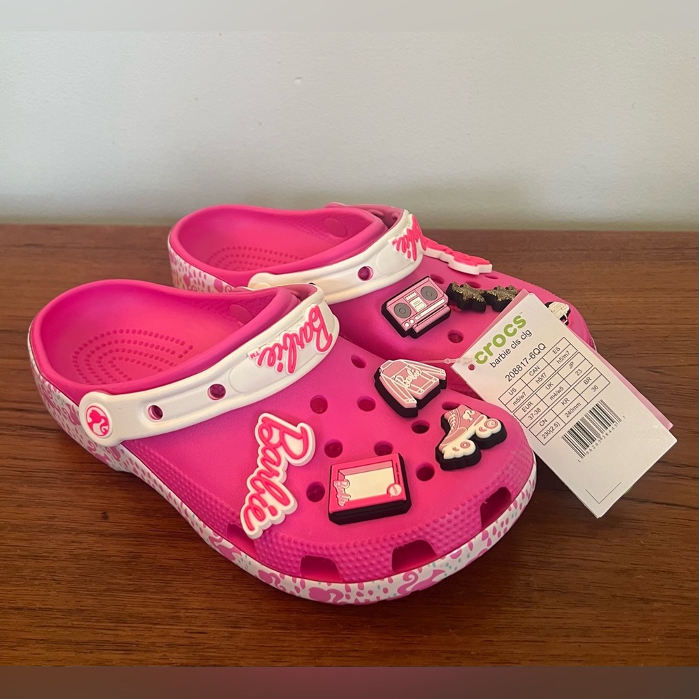 New Crocs X Barbie Classic Clogs Electric Pink 208817-6QQ M5/W7 NEW - Picture 4 of 5